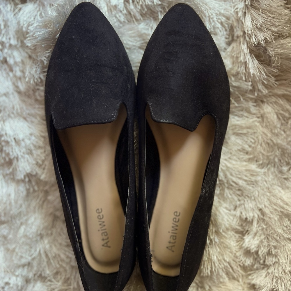 Barely worn black flat shoes